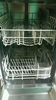 Посудомоечная машина Bosh в рабочем состоянии, пол