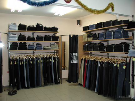 Магазин женской одежды, 22 кв.м, в центре города