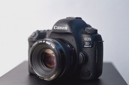 Canon 5D Mark IV(идеальное состояние)
