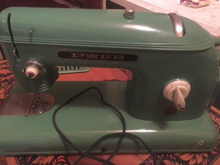 Швейная машина Ржев электрическая 1961год