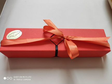 Красивая коробочка-футляр для подарка