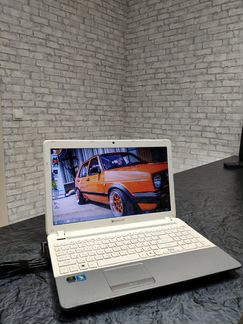 Белый ноутбук Packard Bell на Intel Core i5