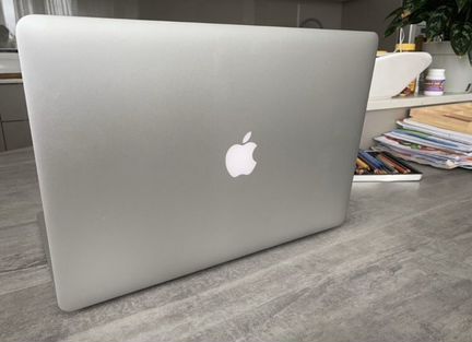 MacBook Pro 15 Retina 2015 в идеальном состоянии