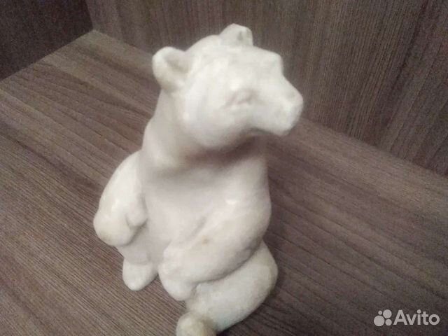 Статуэтка медведь из белого мрамора