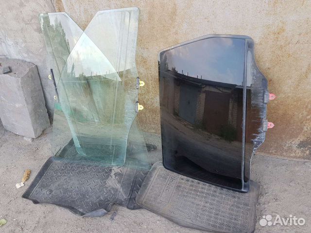 Стекло двери Mitsubishi Outlander 1