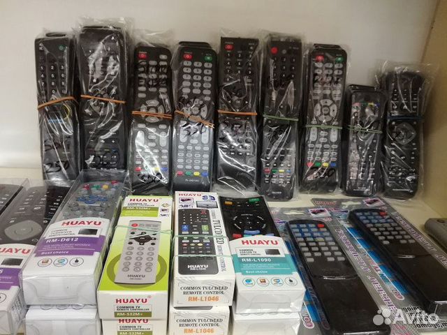 Пульты для телевизоров и цифровых приставок много