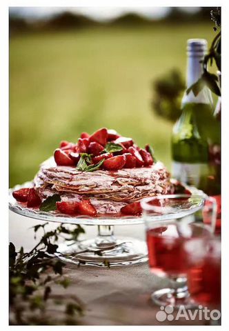 Тортница на ножке