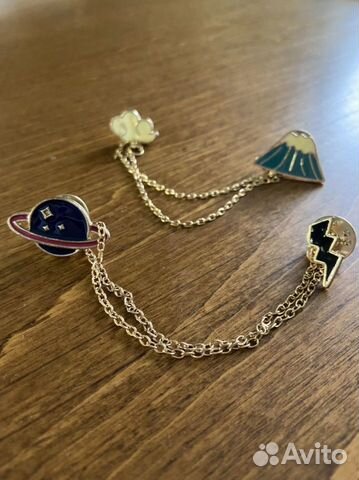 Двойной значок, пин на цепочке