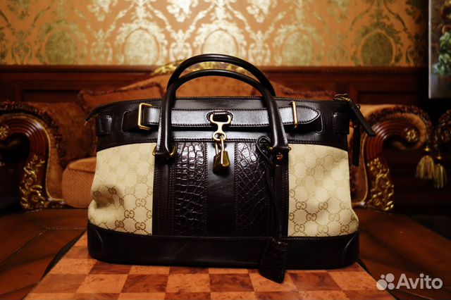 Новая сумка Gucci Secret с крокодиловыми вставками Новая сумка Gucci Secret с крокодиловыми вставками