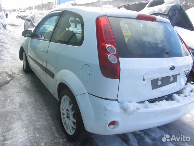В разборе Ford Fiesta 5 V MK5 купе 1.6