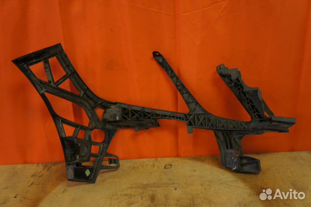 Кронштейн бампера левый Mercedes W212 дорест