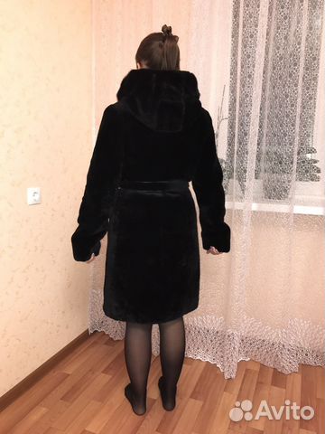 Шуба мутоновая, комбинированная с черной норкой Шуба мутоновая, комбинированная с черной норкой