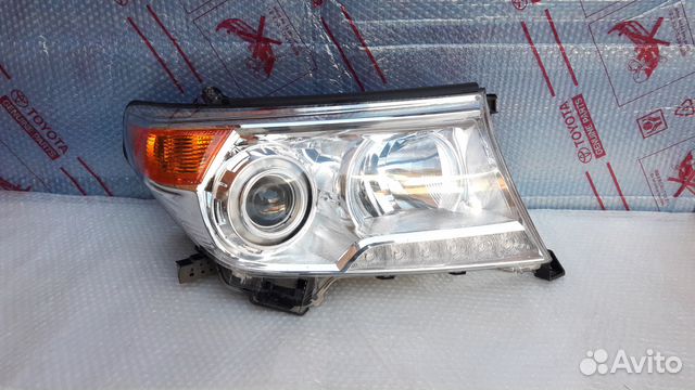 Фара правая Toyota Land Cruiser 200 2015 Фара правая Toyota Land Cruiser 200 2015
