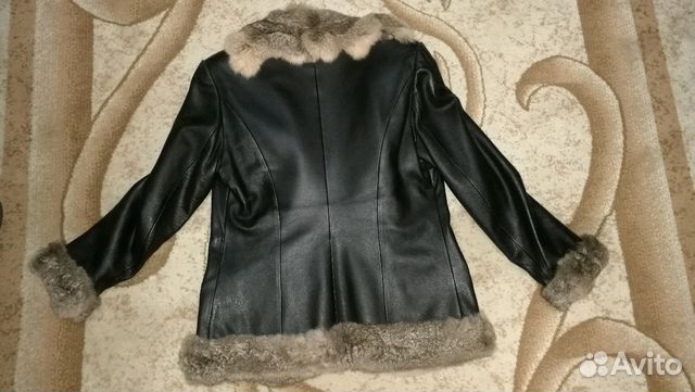 Куртка кожаная, утепленная, отделана мехом Куртка кожаная, утепленная, отделана мехом