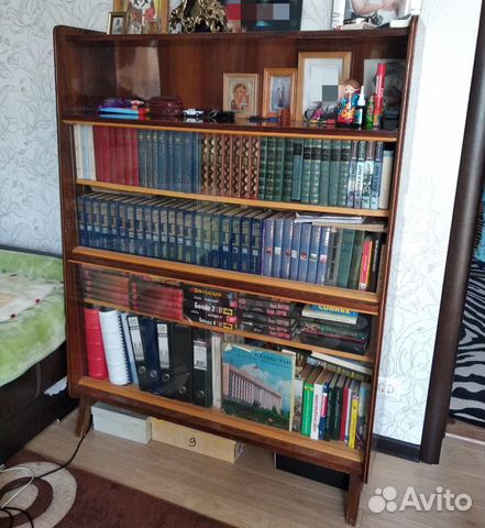 Книжный шкаф и сервант дерево мебель Книжный шкаф и сервант дерево мебель