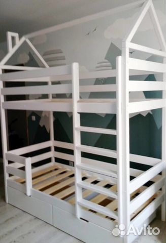 Кровать двухъярусная домик
