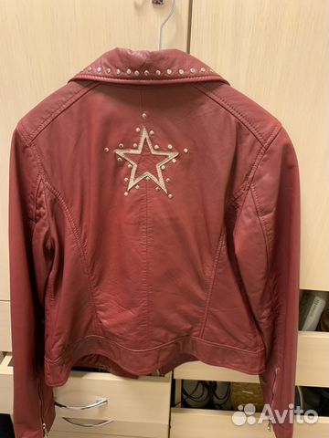 Новая Куртка кожаная красная Снежная 44 бордовая Новая Куртка кожаная красная Снежная 44 бордовая