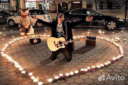 Поздравление С Днём Рождения под окном