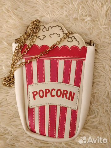 Сумка в виде попкорна из магазина accessorize