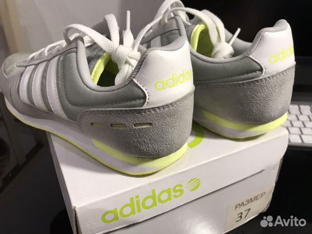 Женские кроссовки adidas Женские кроссовки adidas