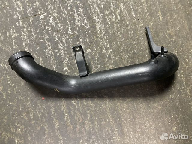 Патрубок вольво 30680345 Патрубок вольво 30680345