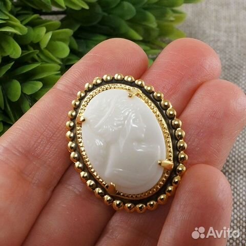 Брошь Камея Дама кремовая gold, винтажное стекло Брошь Камея Дама кремовая gold, винтажное стекло