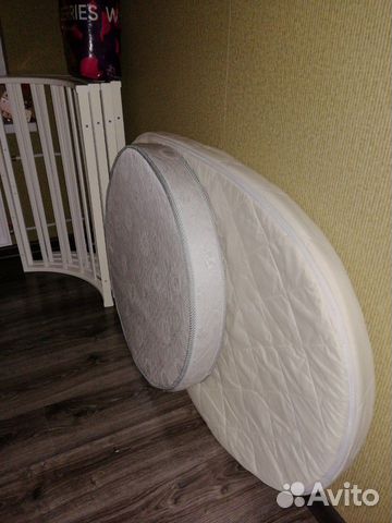 Детская кроватка (круглая, овальная, манеж)