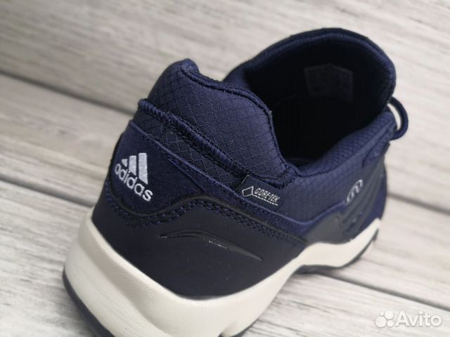 Кроссовки Адидас Gore-Tex новые, 41 Кроссовки Адидас Gore-Tex новые, 41
