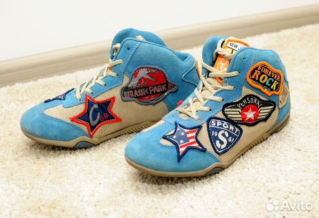 Кроссовки с нашивками, женские или на подростка Кроссовки с нашивками, женские или на подростка