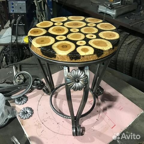 Столы и стулья