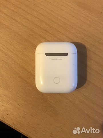 Беспроводной зарядный футляр для AirPods Беспроводной зарядный футляр для AirPods