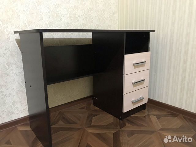 Стол для учебы и работы