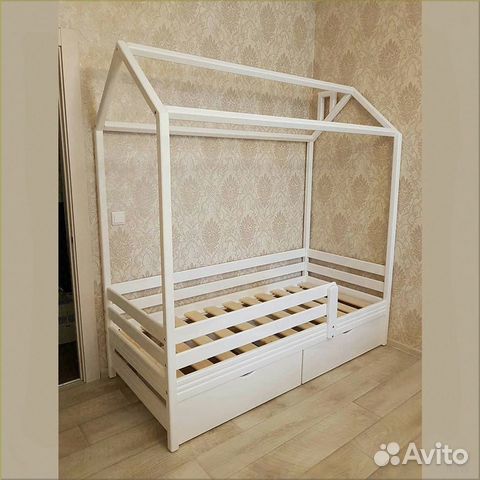 Детская кровать домик из натурального дерева