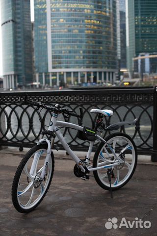 Велосипед на литых дисках BMW Белый Велосипед на литых дисках BMW Белый