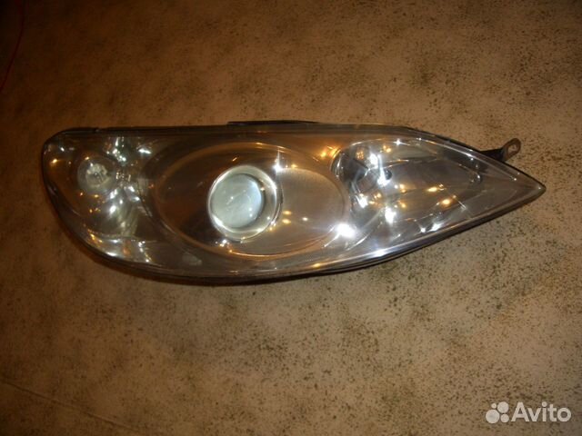 Фара правая Пежо 407 с04-11г ксенон