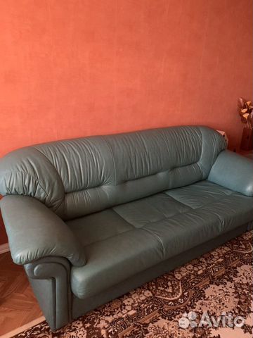 Кожаный диван и два кресла