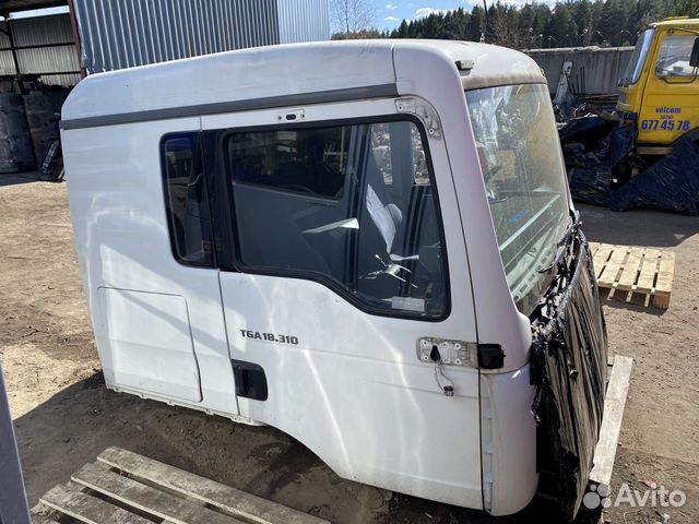 Кабина L низкая узкая MAN TGA D2066LF01 2005 Белая Кабина L низкая узкая MAN TGA D2066LF01 2005 Белая