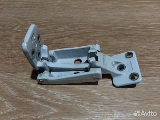 Петля задней двери правая нижняя Mercedes-Benz