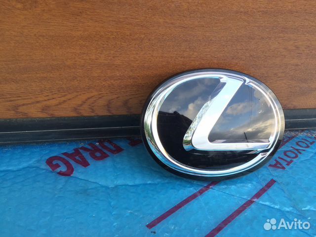 Эмблема Lexus NX