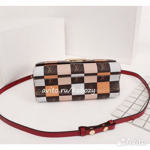 Сумка Louis Vuitton Twist Сумка Louis Vuitton Twist