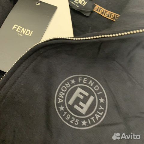 Новый спортивный костюм Fendi 48 размер Новый спортивный костюм Fendi 48 размер