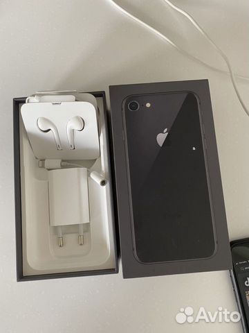 Телефон iPhone 8 64 GB Телефон iPhone 8 64 GB