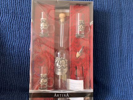 Подарочный набор бутылка и 4 стопки