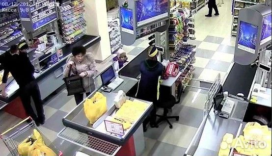 камера видеонаблюдения накамсе. покажи видео с камеры касса в салоне. видеонаблюдение в пятерочке. камера видеонаблюдения для кассы. камера над кассой.