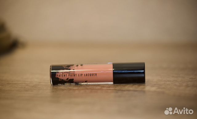 Блеск для губ MAC 585 Patent Pleasure