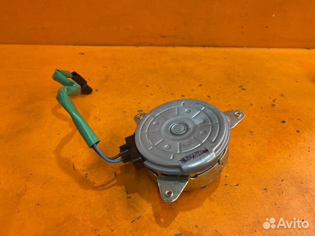 Мотор вентилятора правый Mitsubishi Outlander 3