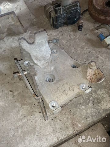 Крепление кондиционера Ниссан 1.8