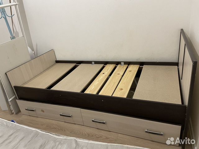 Кровать односпальная 90х200 с ящиками и матрасом