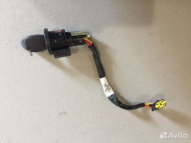 Рено сандеро 10г.замок зажигания