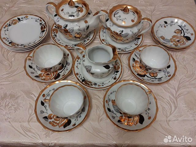 Фарфоровый чайный сервиз